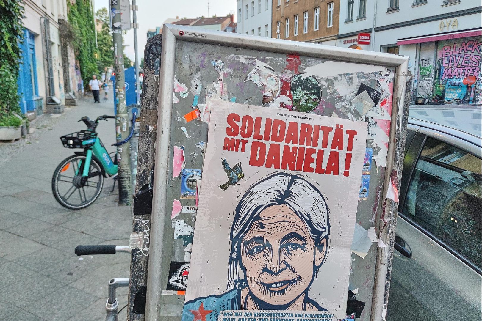Plakat wirbt für Solidarität mit Daniela Klette (Archiv)
