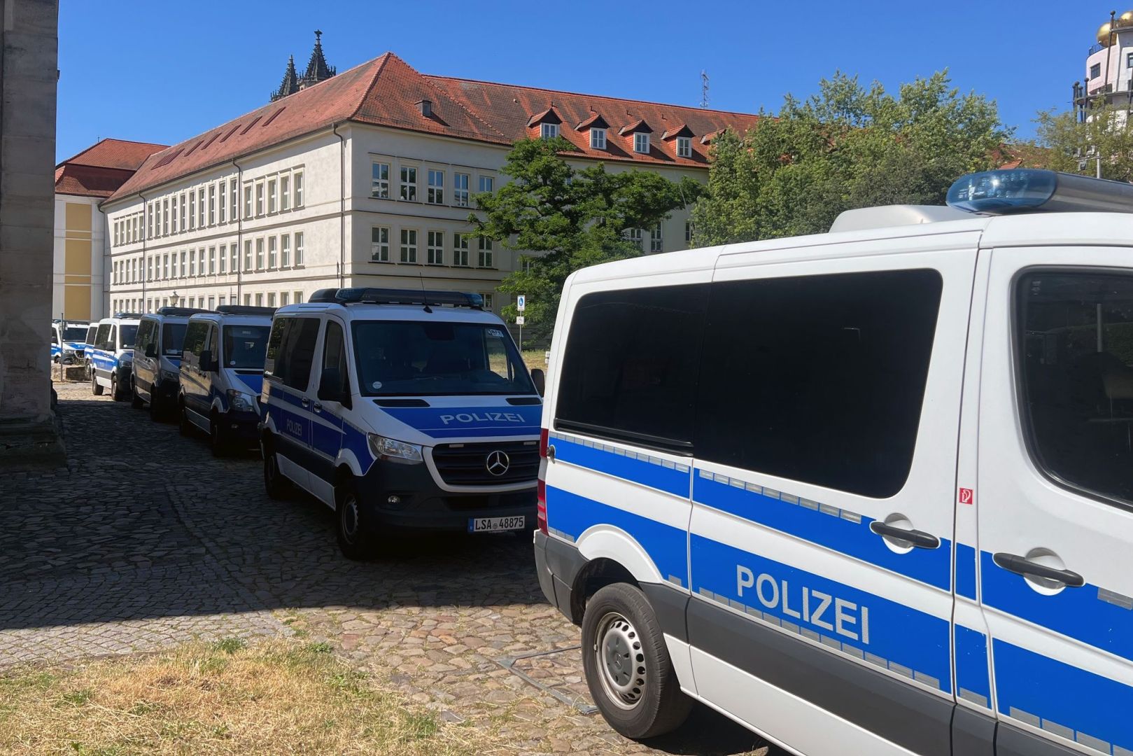 Polizeieinsatz am Landtag in Magdeburg