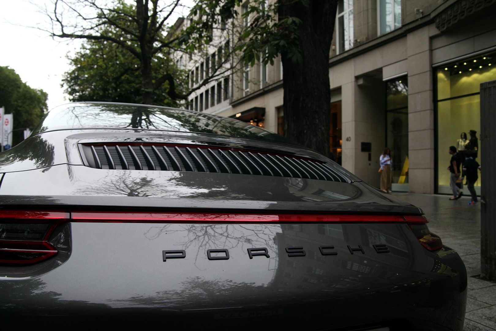 Porsche in der Düsseldorfer Kö (Archiv)