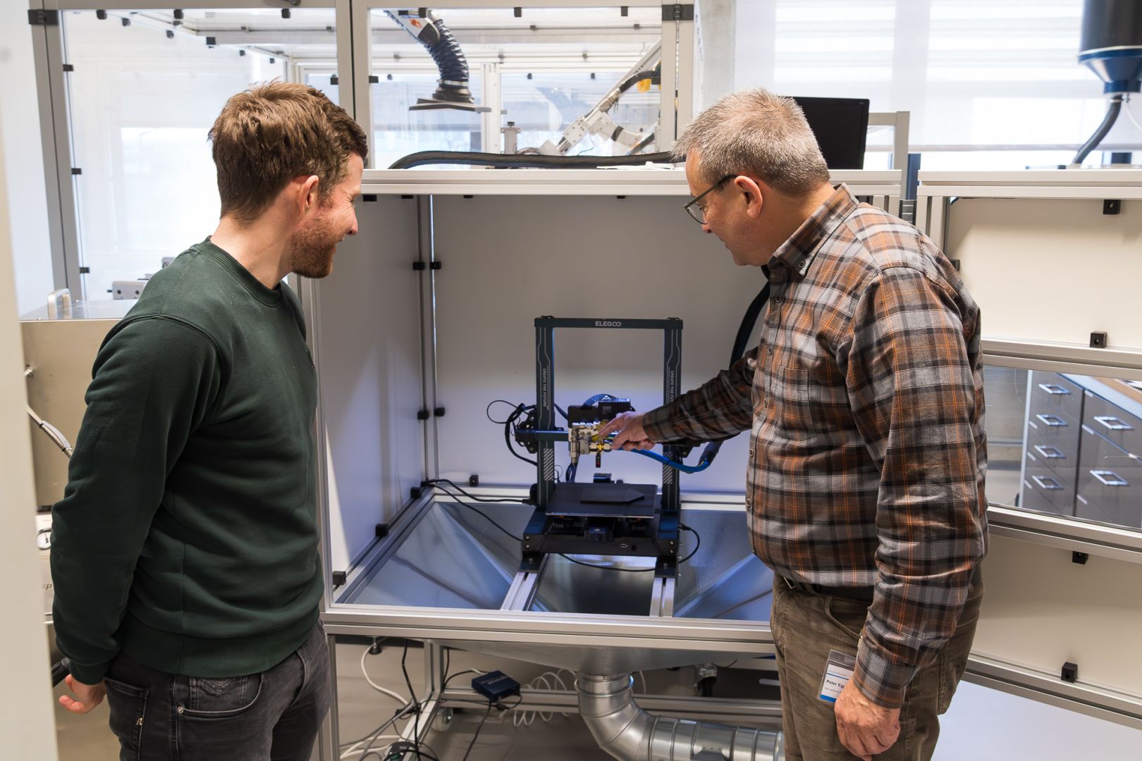 Reinigungsverfahren am SKZ ergänzt: CO₂‑Schneestrahlen für Kunststoffoberflächen