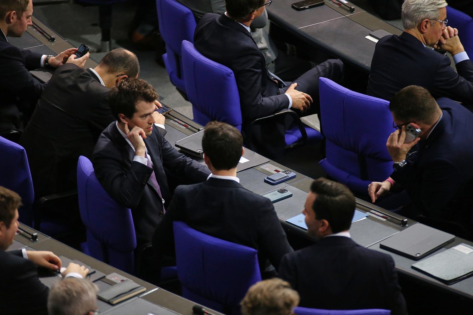 Renten-Rebellen zwischen anderen Unions-Abgeordneten am 05.12.2025