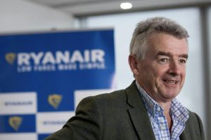 Ryanair fordert Begrenzung von Alkoholkonsum an Flughäfen nach Vorfall mit störendem Passagier