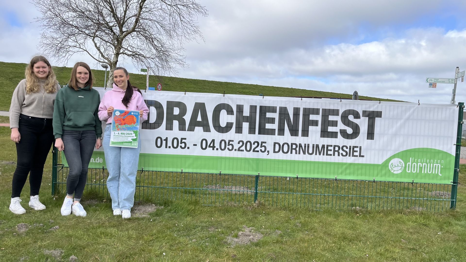 Saisonauftakt mit Drachenfest in Dornumersiel