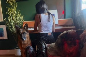 Sasha Farber und eine geheimnisvolle Frau / © Instagram