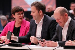 Saskia Esken, Lars Klingbeil, Olaf Scholz (Archiv)