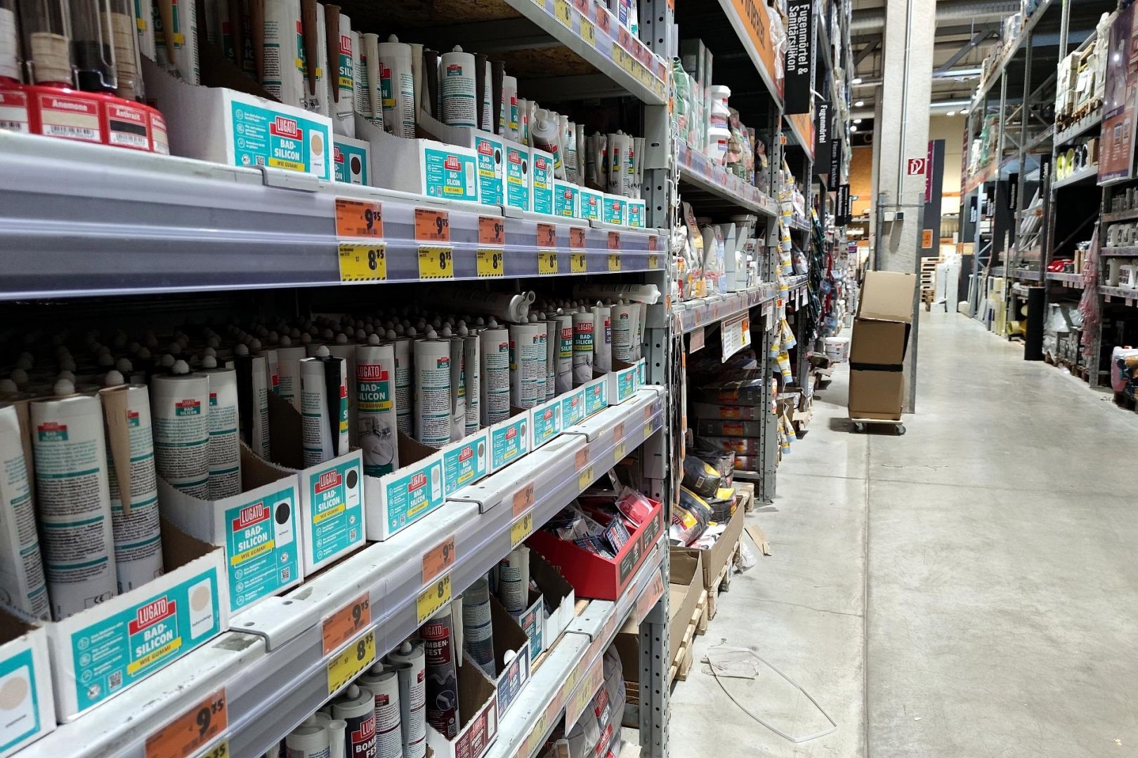 Silikon in einem Baumarkt (Archiv)