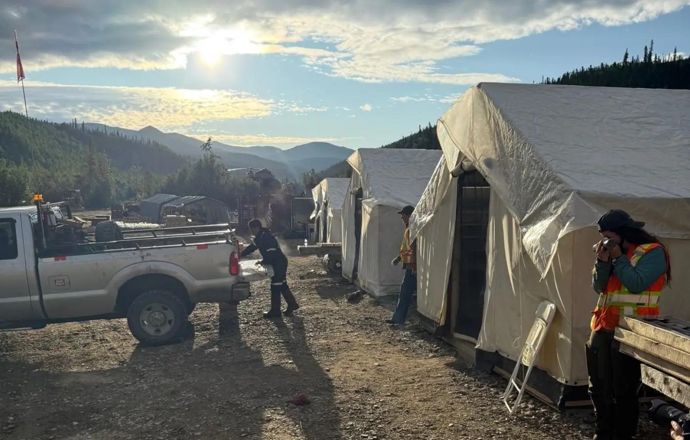 Sitka Gold erweitert Rhosgobel-Entdeckung mit starken Bohrergebnissen auf mehr als 1 Kilometer Streichen!