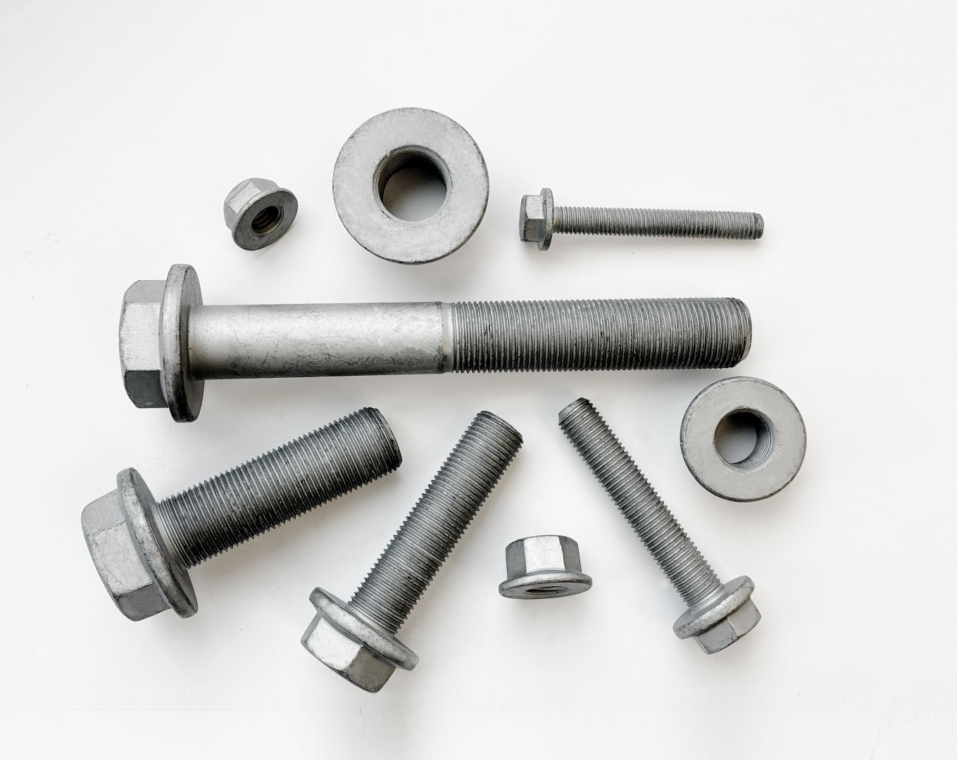 Sortimentserweiterung bei REYHER: Schrauben und Muttern nach MBN