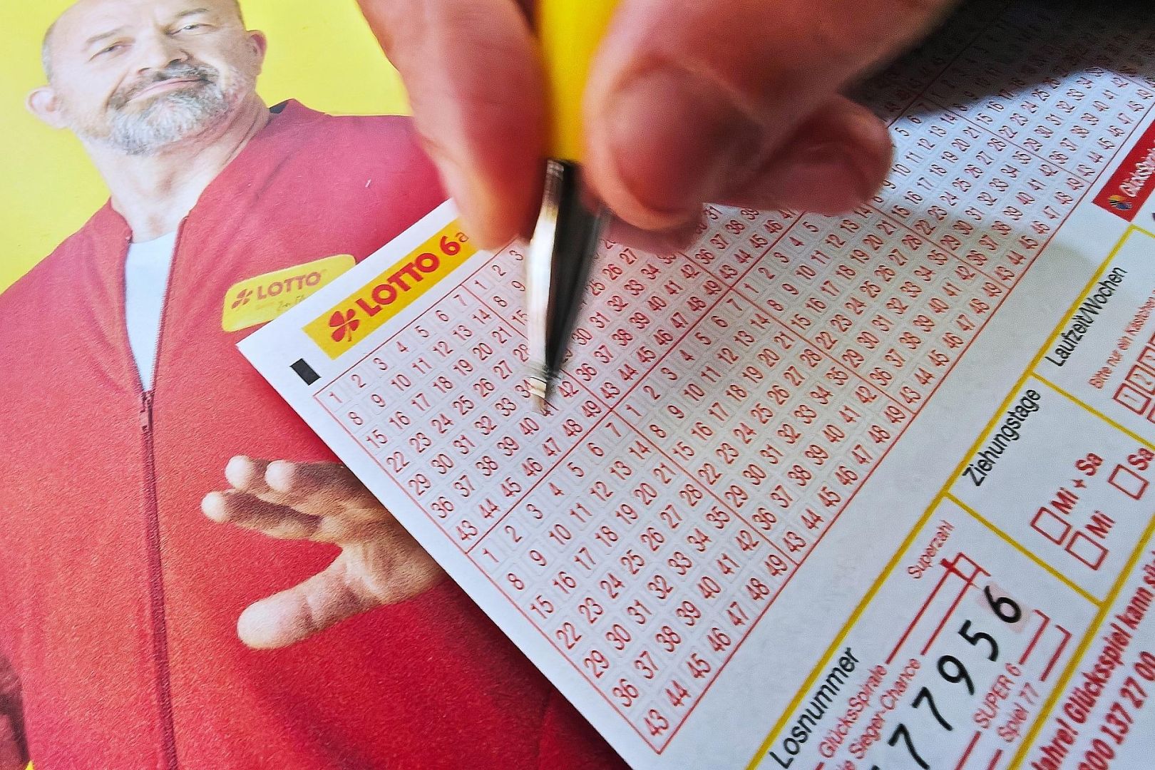 Spielschein für Lotto 6 aus 49 (Archiv)