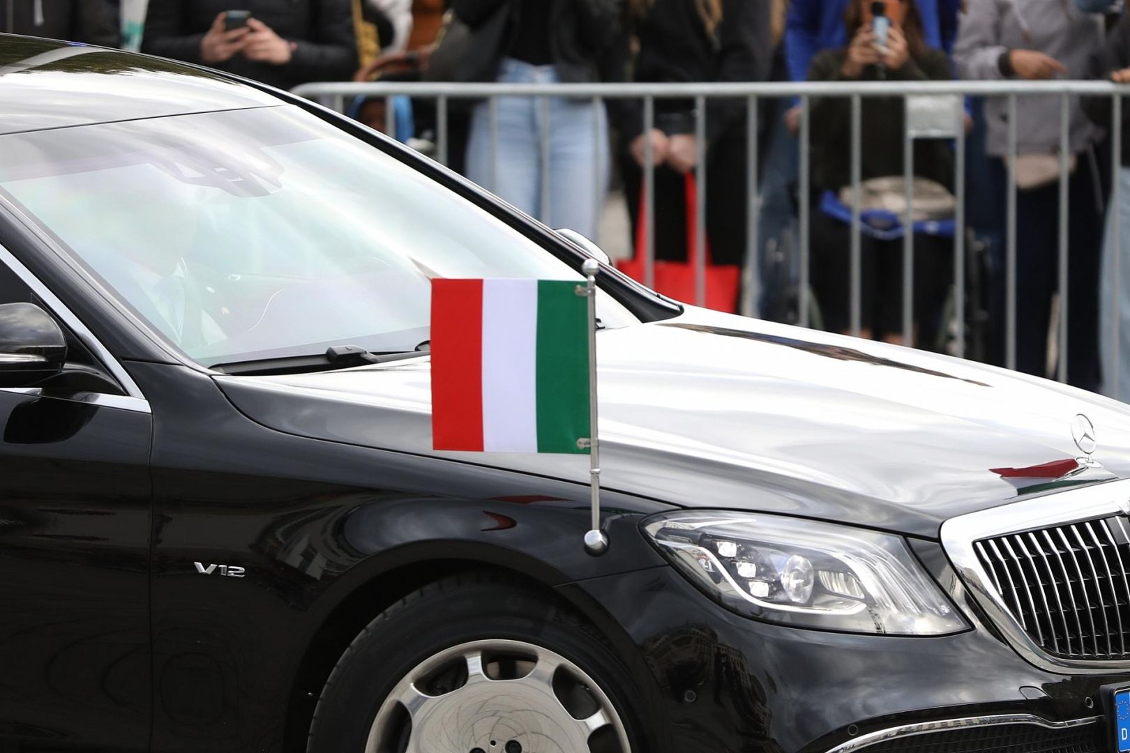 Staatskarosse mit italienischer Fahne (Archiv)