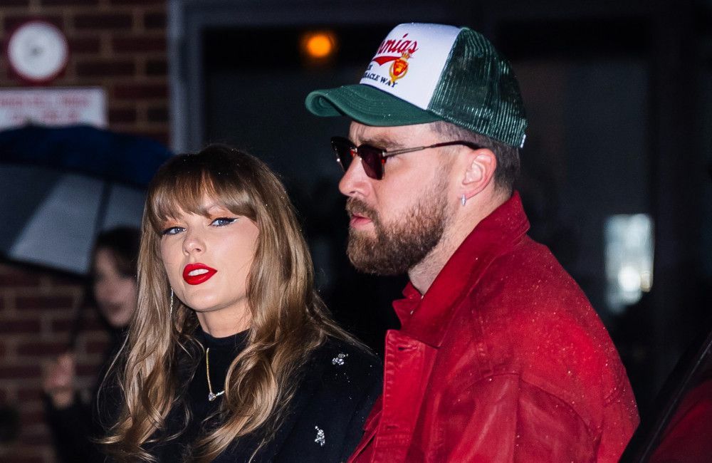 Taylor Swifts Verlobter Travis Kelce hat erklärt, warum er bei einem Date mit dem Popstar bei einem Basketballspiel in Cleveland, Ohio am Freitag (23. Mai) ein Bier 'exte' und scheinbar einschlief.
