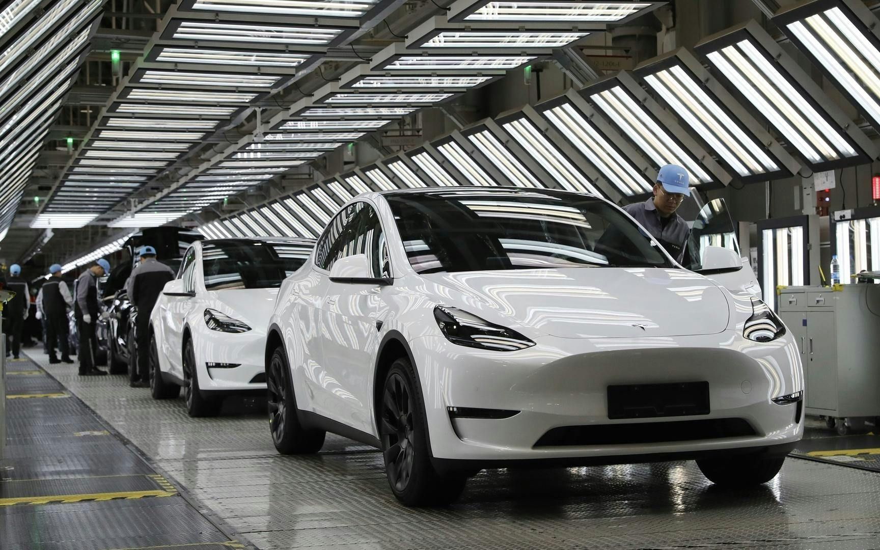 Tesla-Gewinn bricht um 71 Prozent ein – politische Turbulenzen und Modellwechsel belasten Absatz