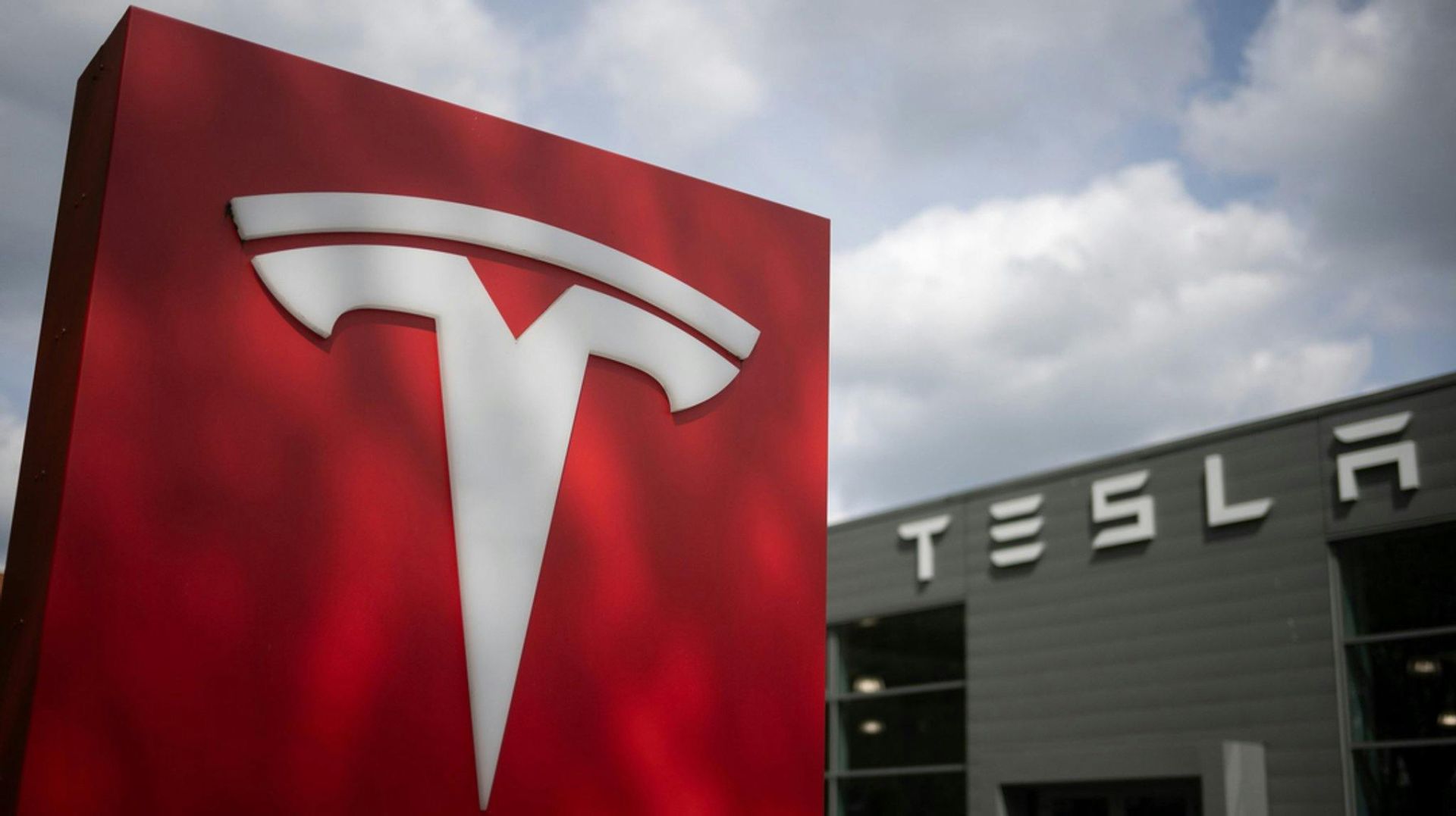 Tesla-Rally ungebremst – Musk kauft für eine Milliarde Dollar