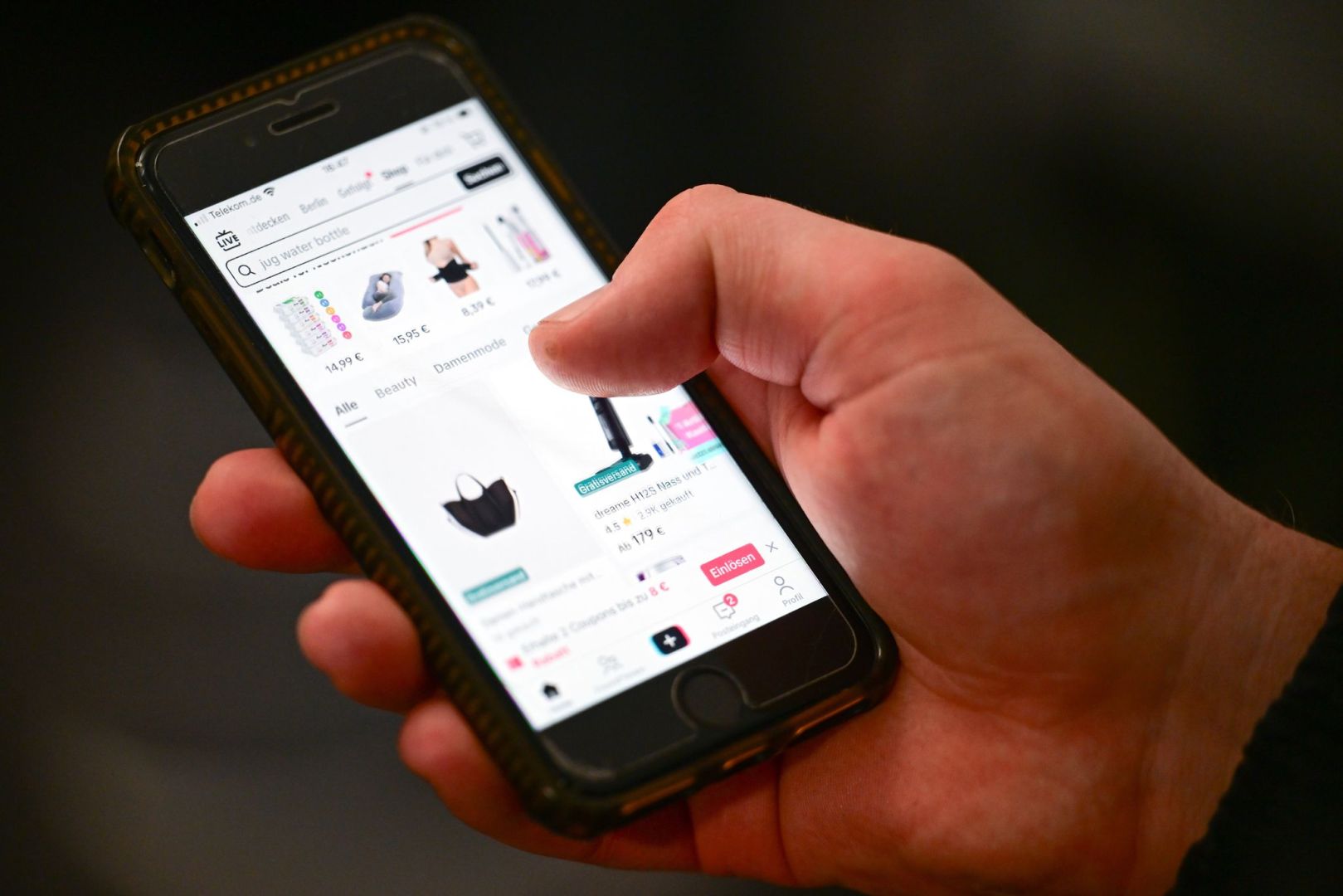 «TikTok-Shop» auf einem Smartphone