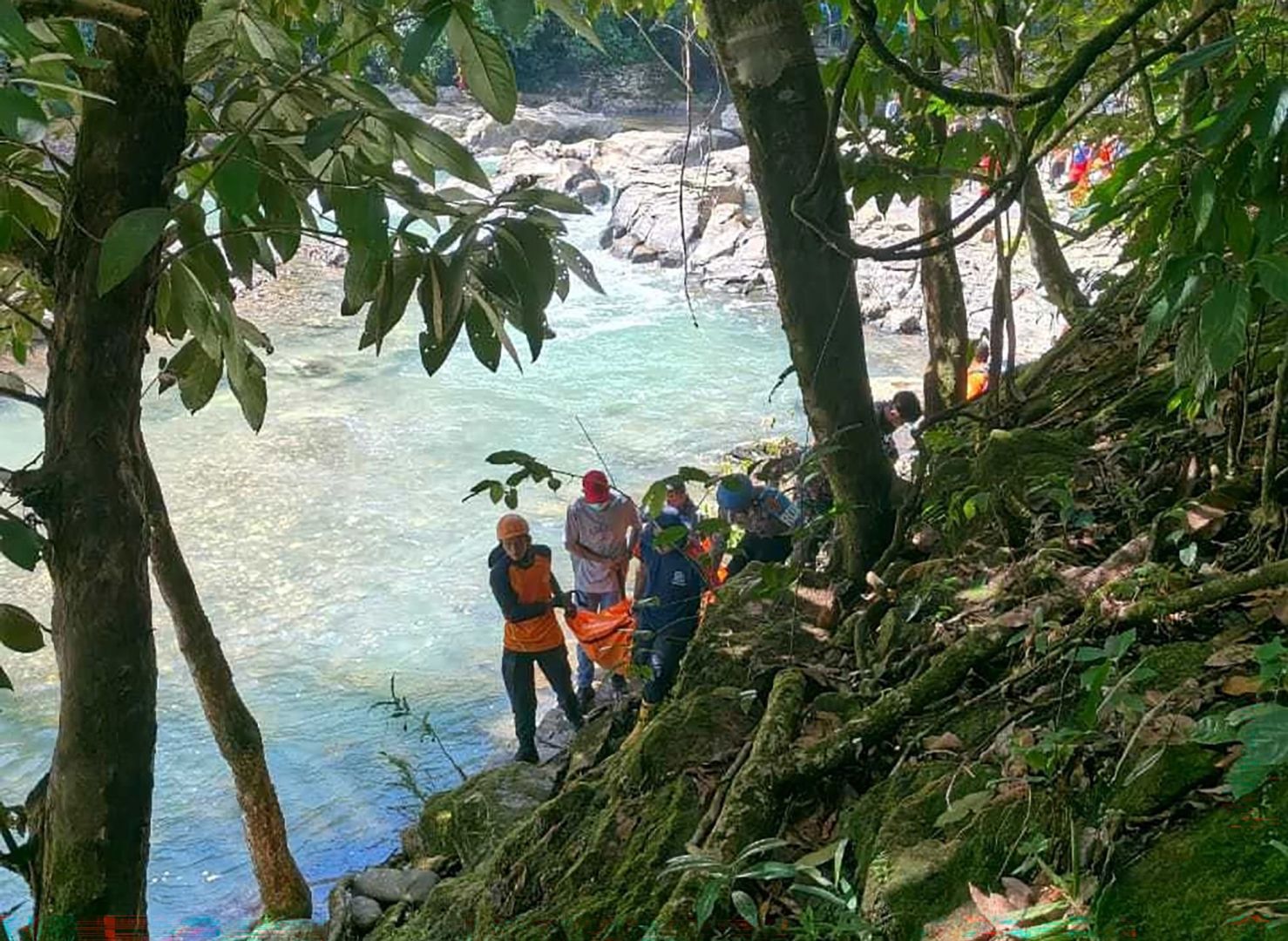 Tödlicher Unfall von zwei Österreichern auf Flores