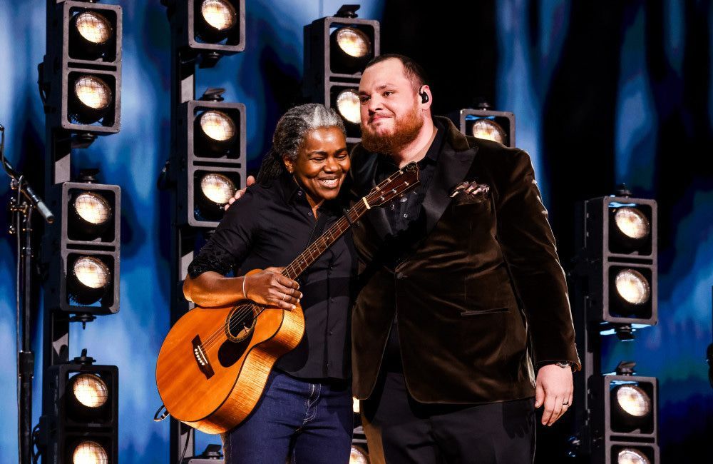 Tracy Chapman mit Luke Combs auf der Bühne
