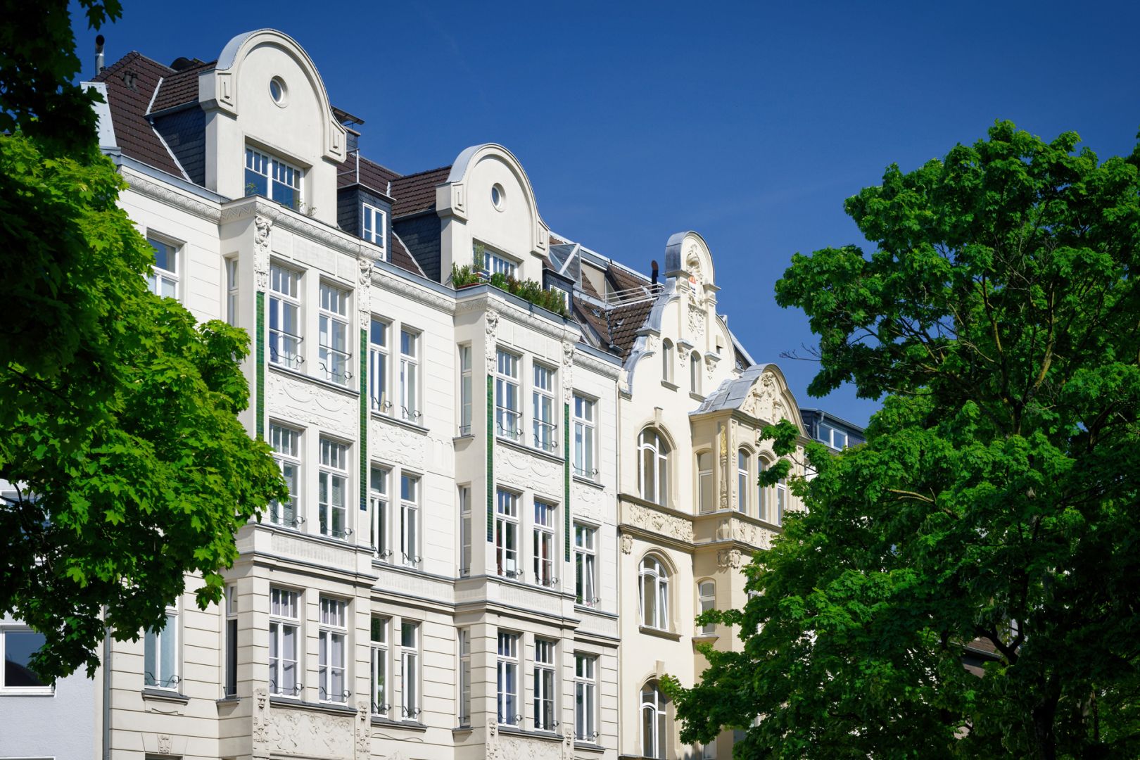 Transparente Dämmung par excellence - Neue Generation Vakuum-Isolierglas von SCHOLLGLAS und LuxWall™ setzt Bestmarken bei der Dämmung