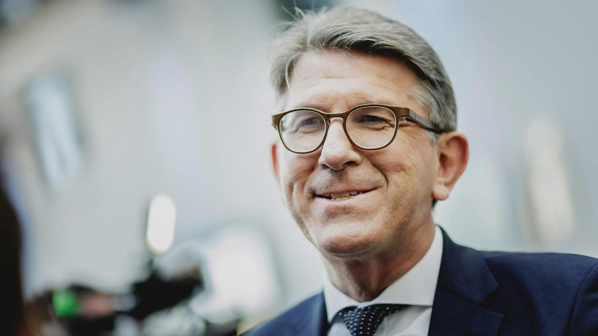 Trotz eigener Affäre: Weimer attackiert erneut die KI-Branche