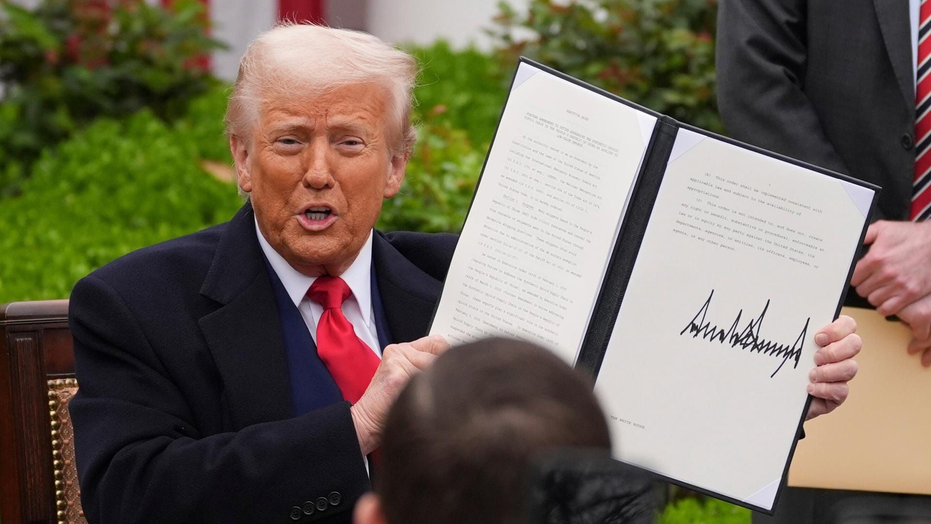 Trump nimmt Zölle zurück – und öffnet zugleich die Tür für neue Russland-Sanktionen