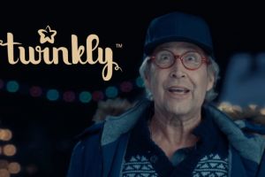 Twinkly präsentiert Weihnachtsportfolio 2024 mit Chevy Chase als Botschafter