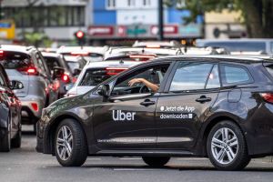 Uber startet Kurier-Offensive in deutschen Großstädten