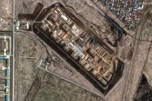 Ukraine-Krieg - Beschädigtes Munitions- und Waffenlager
