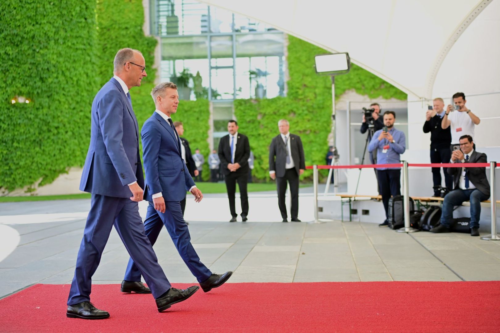 Ungarns Ministerpräsident Magyar in Berlin