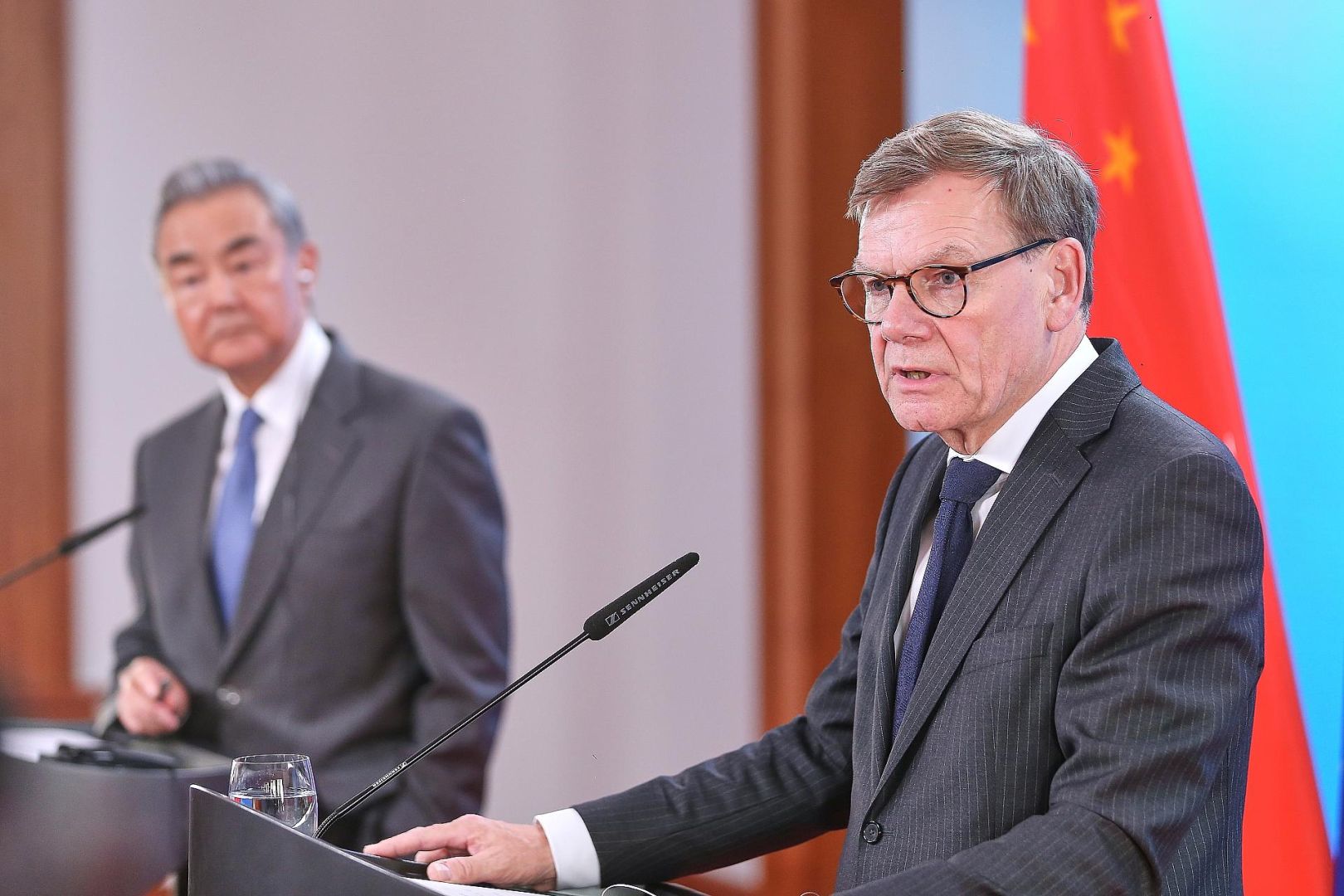 Wang Yi und Johann Wadephul (Archiv)