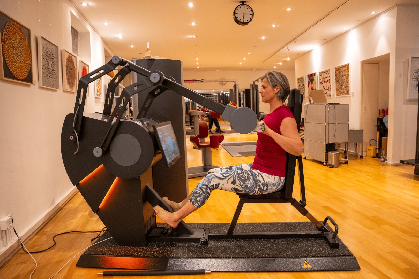 Wenn Technologie keine Angst macht – Sparkfield baut Barrieren im Krafttraining ab