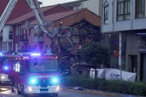 Wohnhaus stürzt nach Explosion in Santander