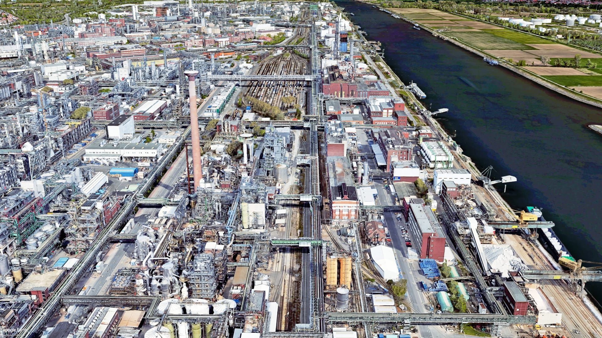 Wolfsburg und Ludwigshafen im Abwärtstrend – Kann Deutschland seine Produktivität noch retten?