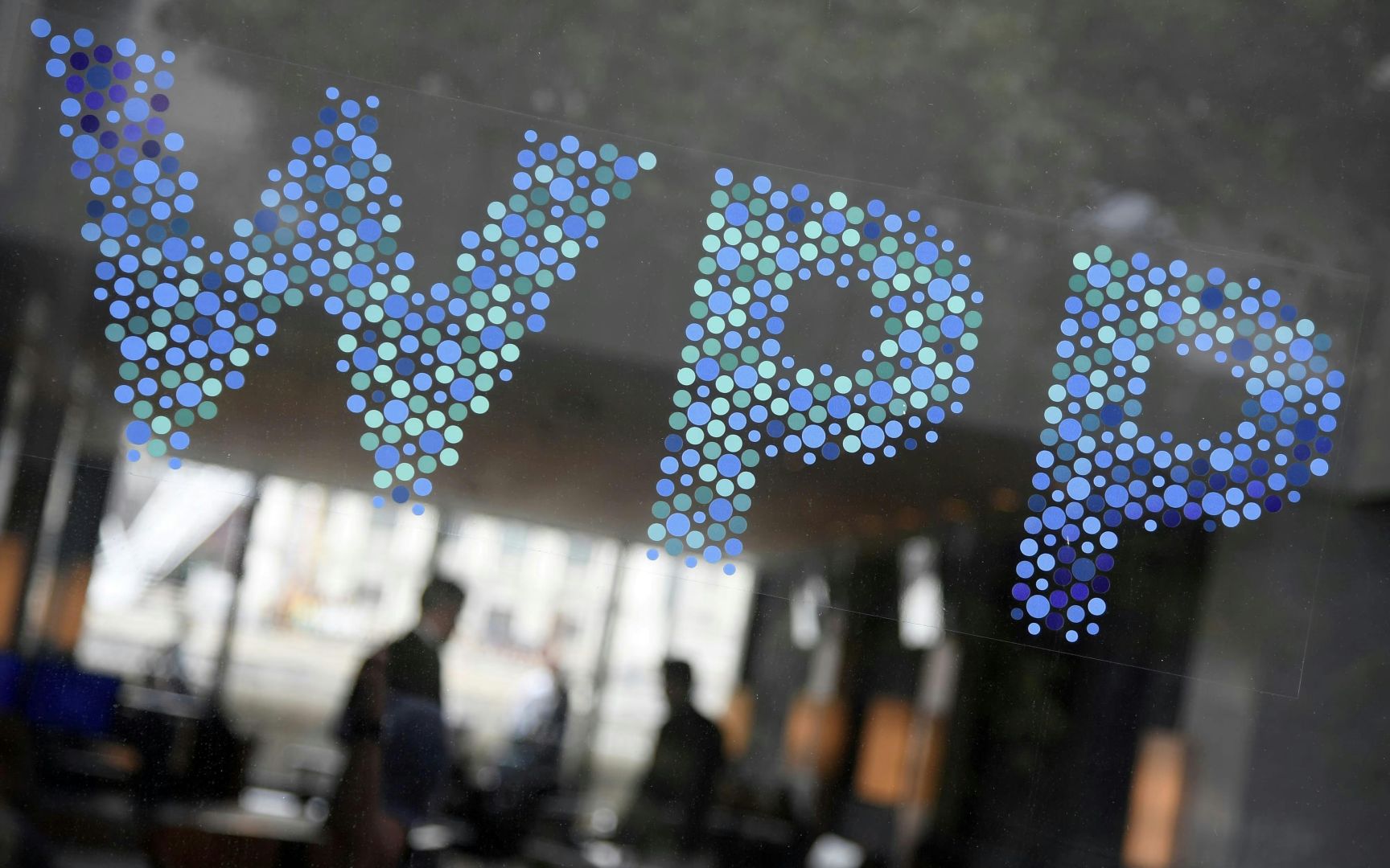 WPP halbiert Dividende und kündigt Strategieüberprüfung an – operativer Gewinn bricht um 48 Prozent ein