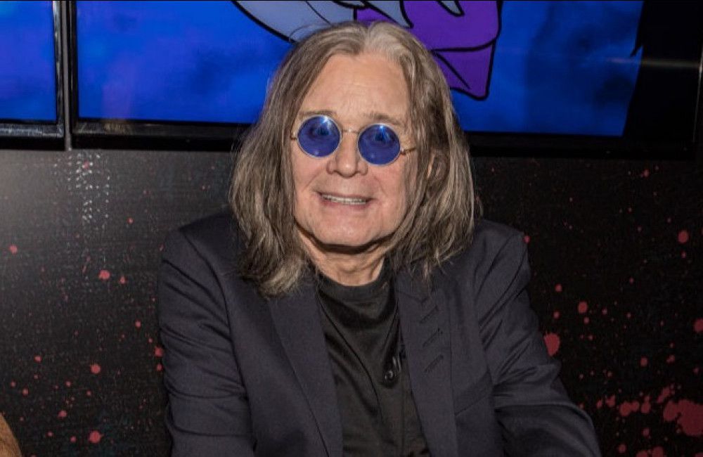 Zahlreiche Prominente haben Ozzy Osbourne nach seinem 'friedlichen' Tod im Alter von 76 Jahren Tribut gezollt.