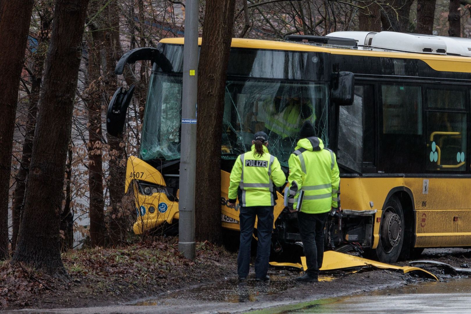 Zwölf Verletzt bei Busunfall in Berlin