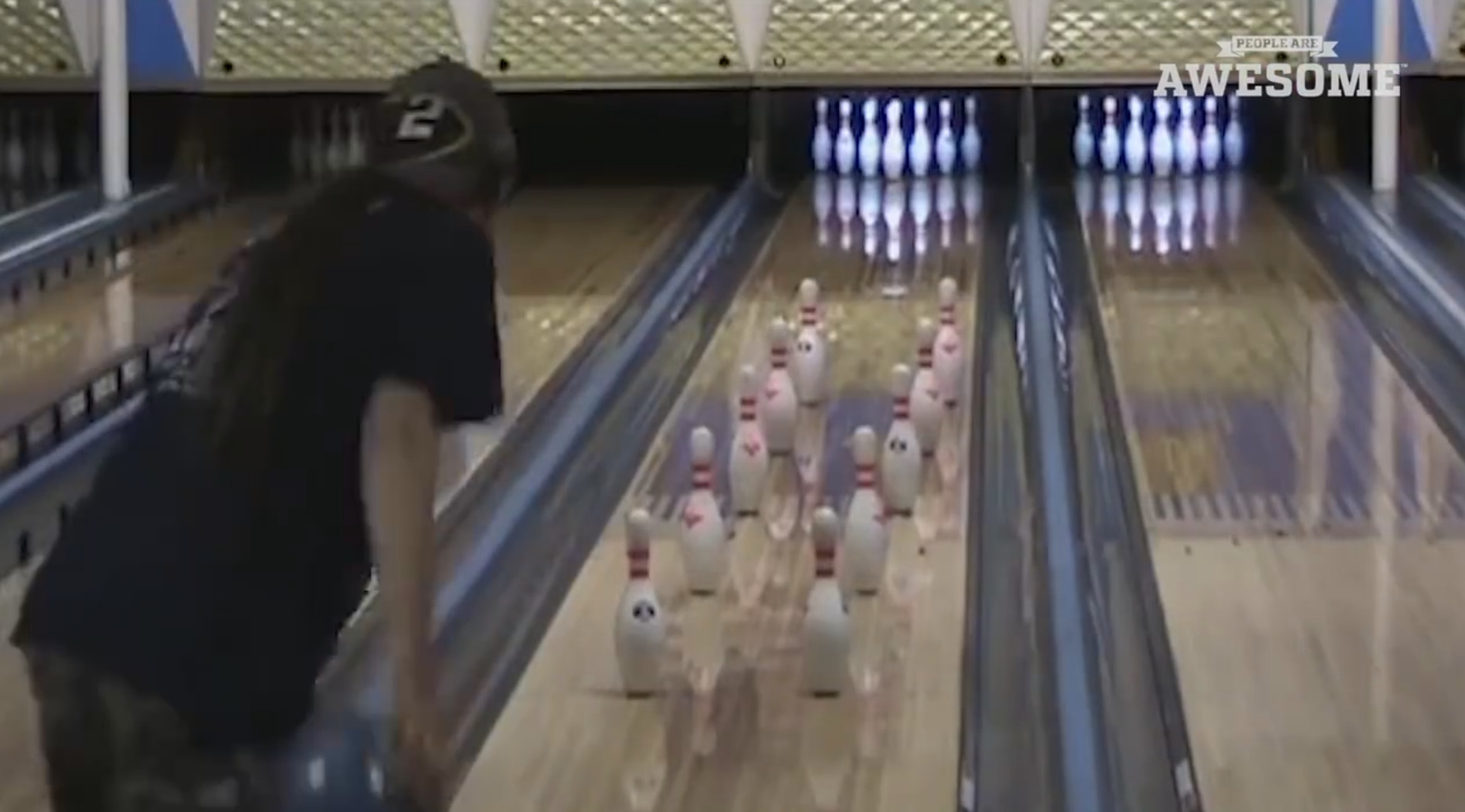 „Epic Bowling Trick Shots“