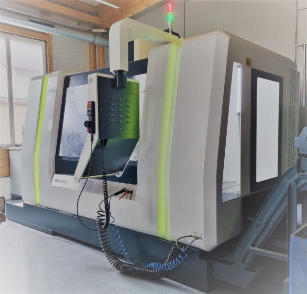 Neue 3 Achs CNC Fräsmaschine AXON neue Möglichkeiten für Huber Kunststoff Technik GmbH