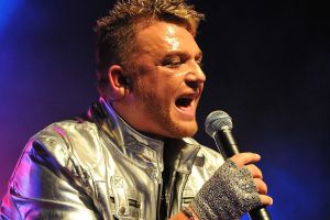 16 Jahre nach seinem legendären ersten Finaleinzug hat Menowin Fröhlich es tatsächlich geschafft und DSDS gewonnen.