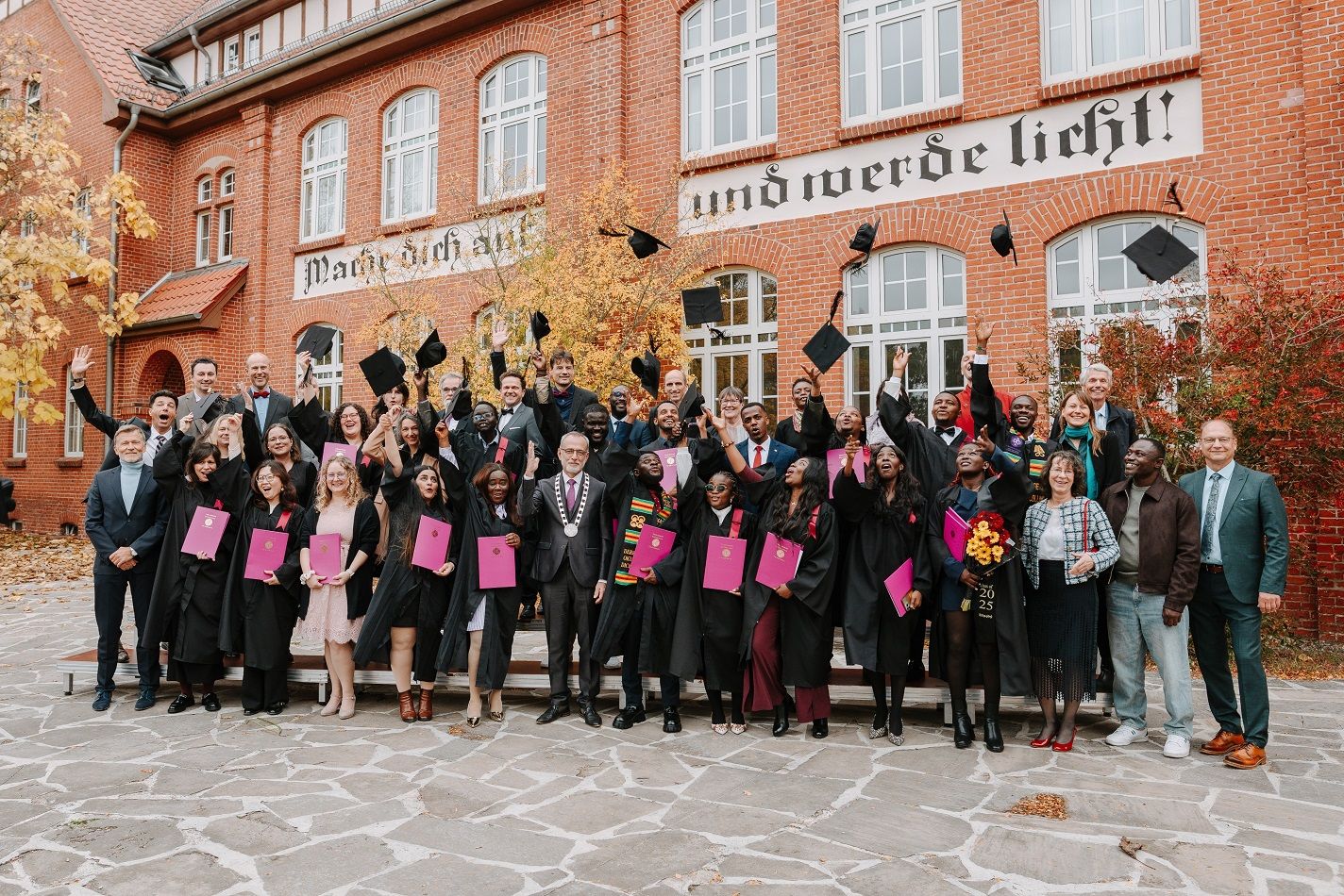 25 Graduierte an der Theologischen Hochschule Friedensau