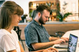 4 Schlüsselkompetenzen für den KI-gestützten Wandel