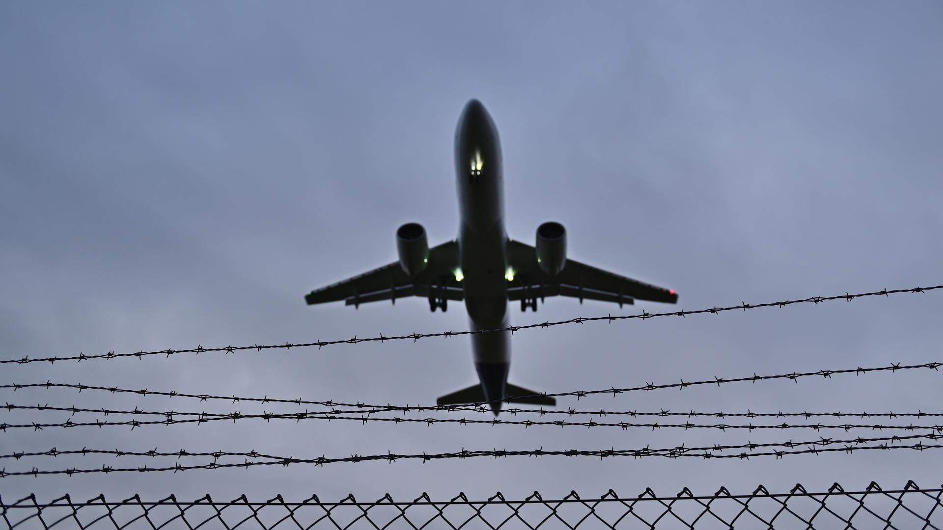 63.000 Euro für sieben Migranten: Der absurde Preis der Abschiebung