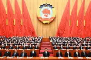 Chinas Wachstumsversprechen bröckelt – Peking senkt Ziel auf historischen Tiefstand