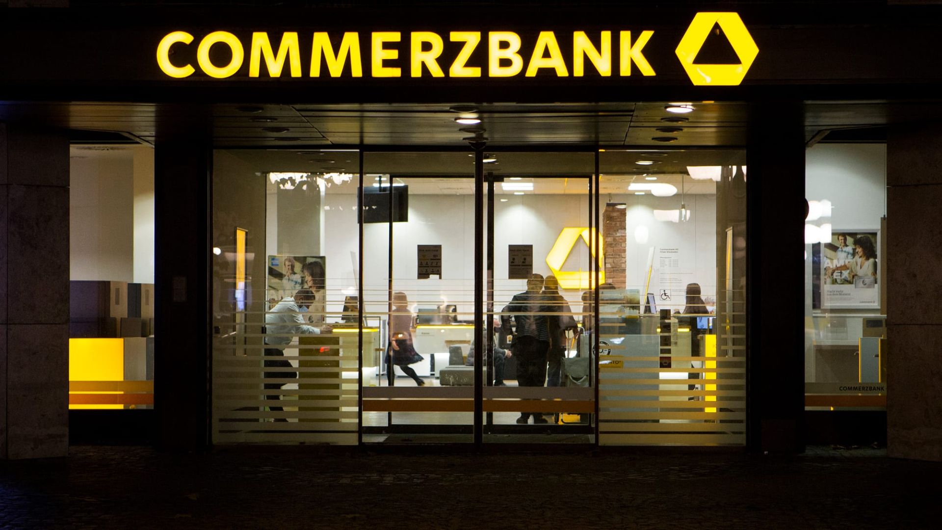 Commerzbank steigert Gewinne: Wie die deutsche Großbank den Markt überrascht