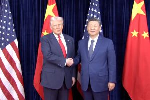 DAX im Plus: Pharma-Aktie schießt acht Prozent nach oben – Trump-Xi-Treffen im Fokus