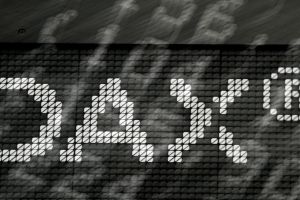 DAX startet Juni im Wartemodus: Warum Konjunkturdaten und Iran-Konflikt die Börse lahmlegen