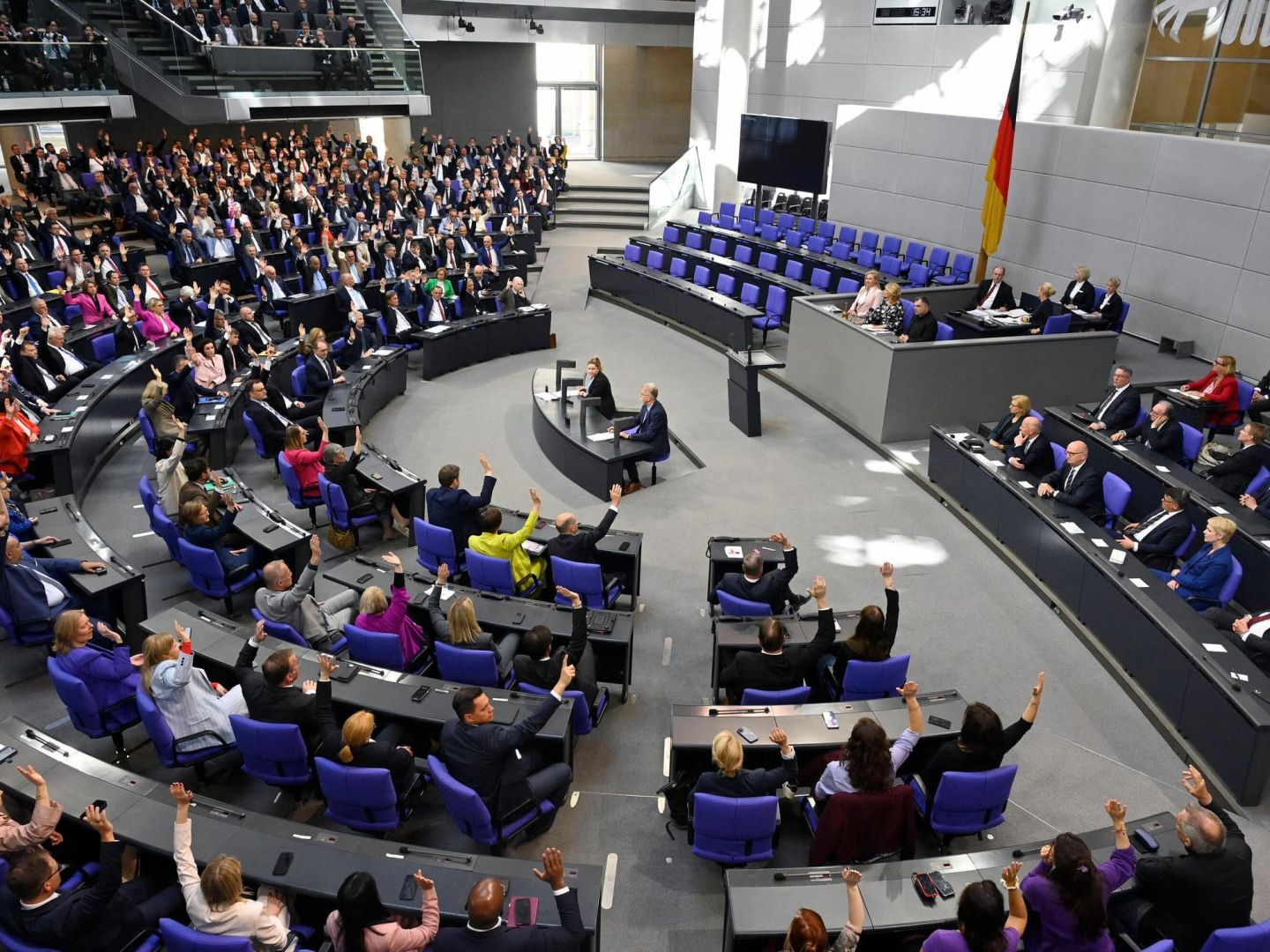 Der Diäten-Hammer: Warum der Bundestag vor dem totalen Volkszorn zittert