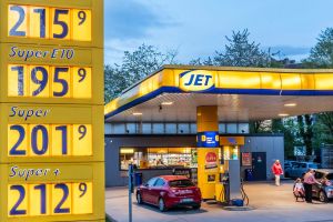Der Tankstellen-Beben: Warum die Reiche-Drohung die Ölmultis an den Abgrund treibt