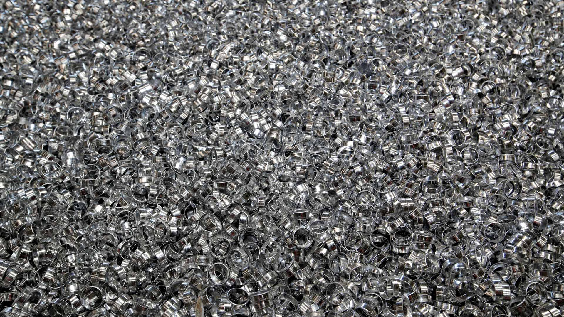 Der historische Einbruch des Aluminiumpreises signalisiert eskalierende globale Rezessionsrisiken