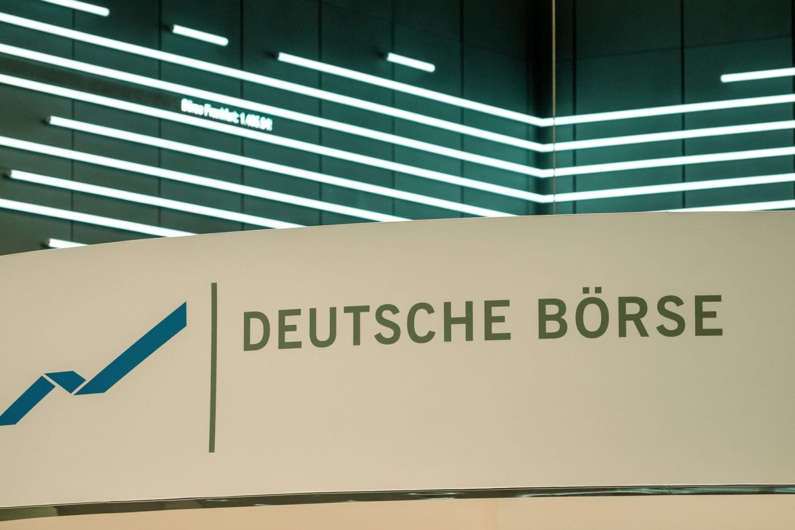 Deutsche Börse im Auftrieb: Krisenvolatilität treibt Quartalszahlen in die Höhe