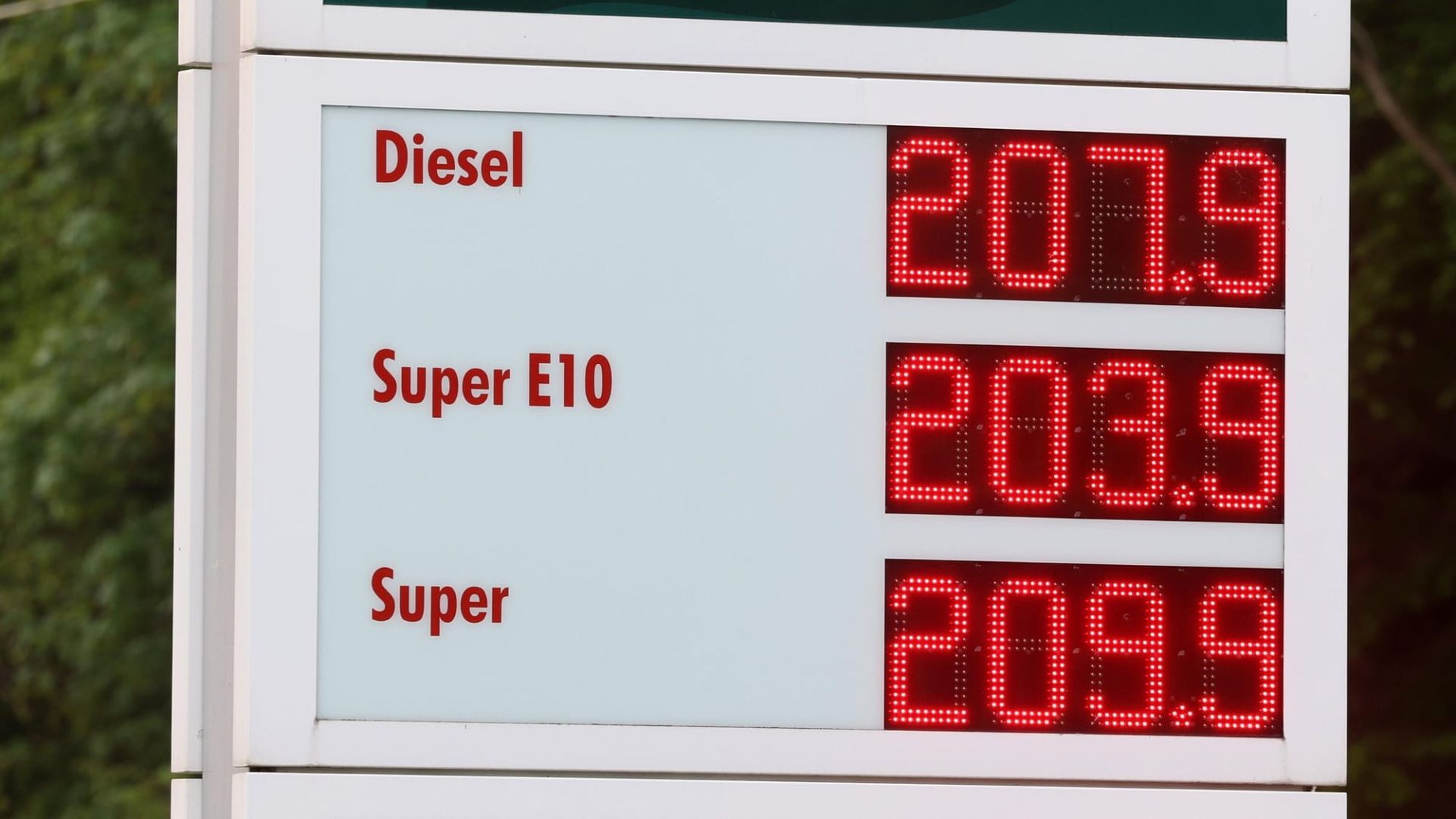 Die Milliarden-Falle: Wie die Öl-Konzerne den Mega-Tankrabatt verspeisen