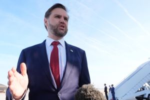 Diplomatie am Abgrund: J.D. Vance in Pakistan – Der letzte Versuch zur Rettung des Weltfriedens